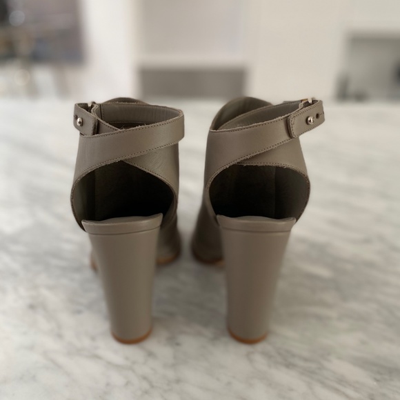 Vince grey block heel bootie - size 9.5 - Picture 2 of 4